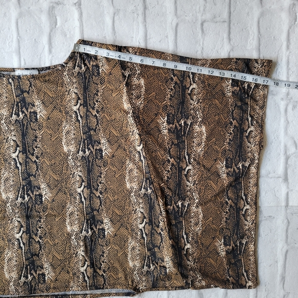 Uptown Vibe snake skin flowy top size petite large - Picture 8 of 10